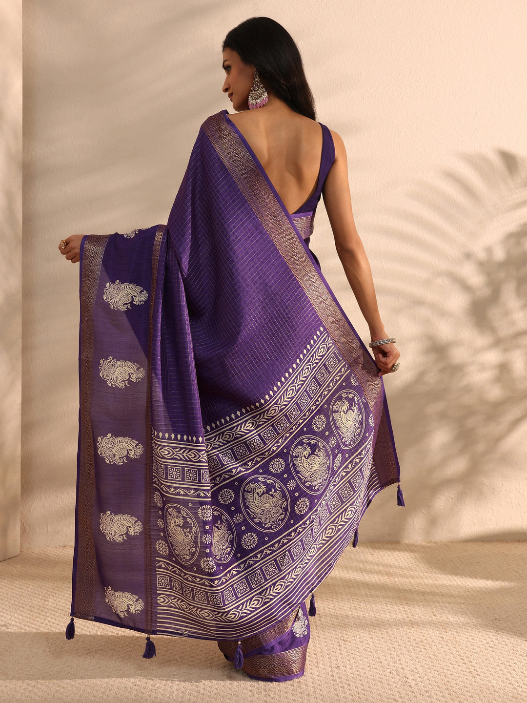 Purple Printed Silk Blend Saree 
With Unstitched Blouse Piece