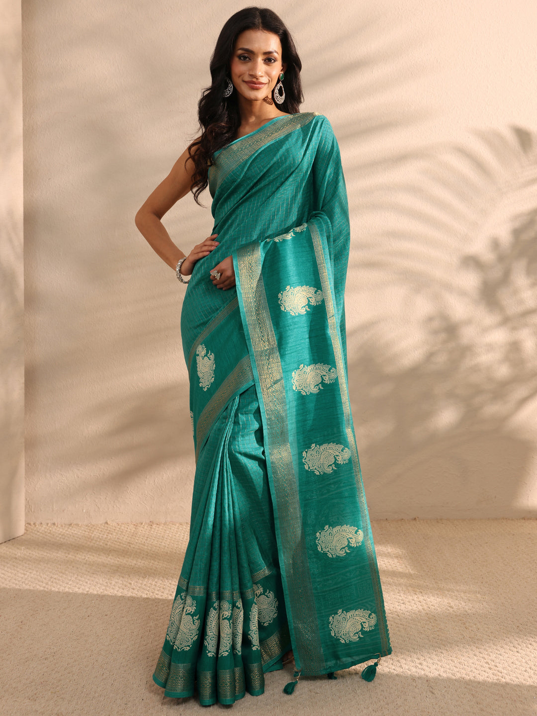 Green Printed Silk Blend Saree 
With Unstitched Blouse Piece