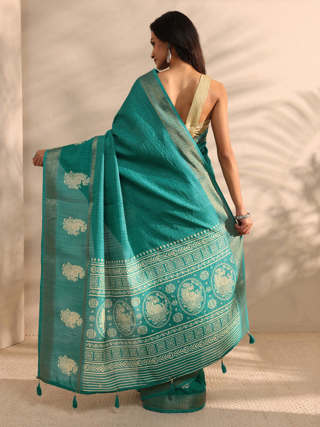 Green Printed Silk Blend Saree 
With Unstitched Blouse Piece