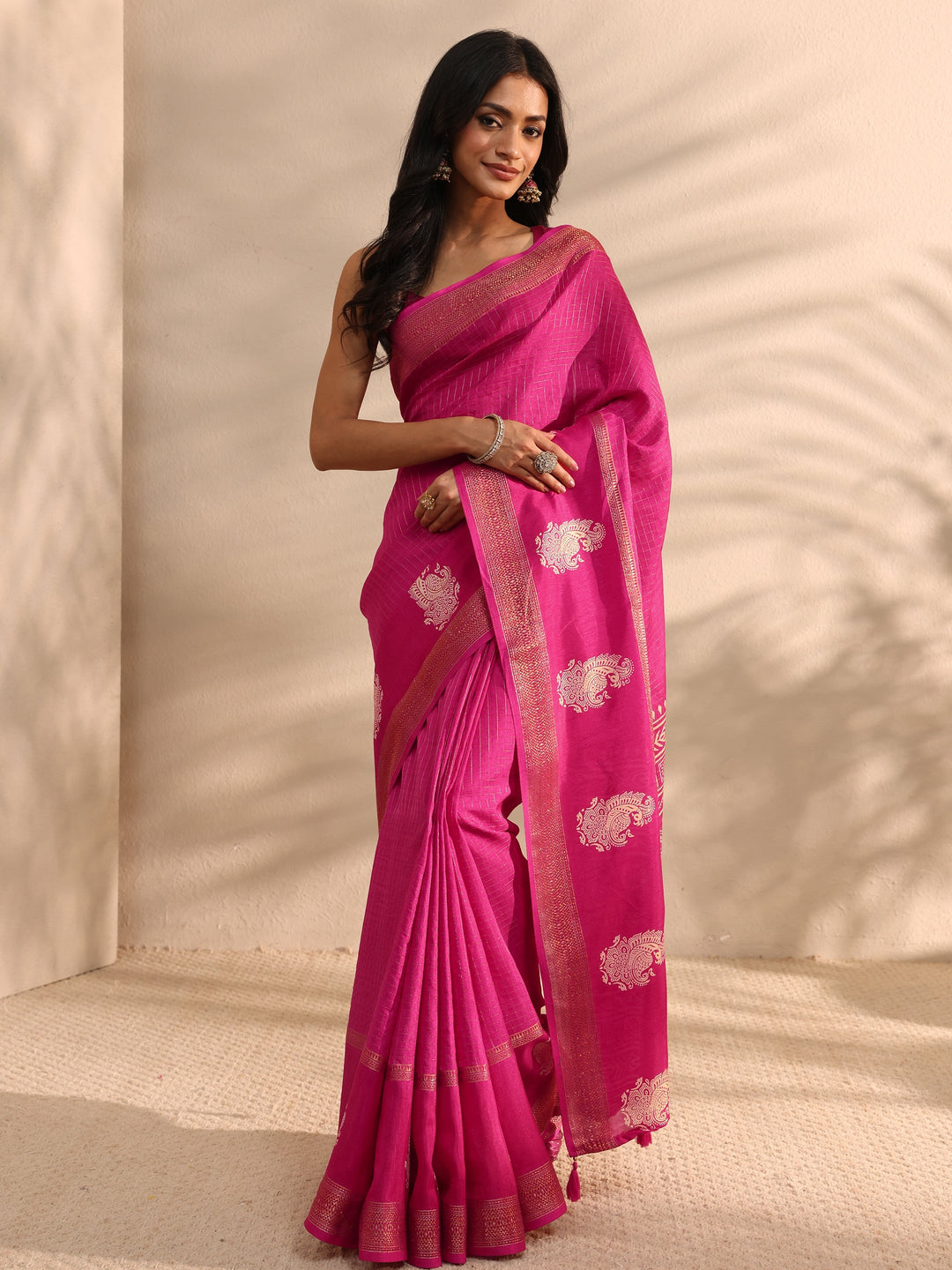 Pink Printed Silk Blend Saree 
With Unstitched Blouse Piece