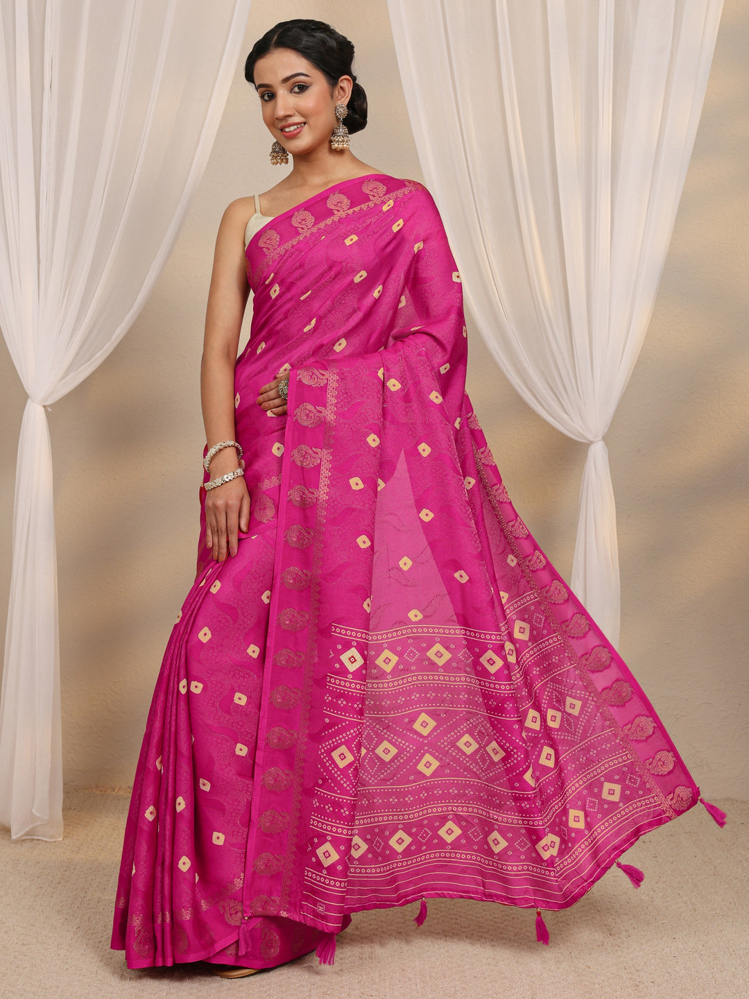 Pink Bandhani Printed Silk Blend Saree With Unstitched Blouse Piece