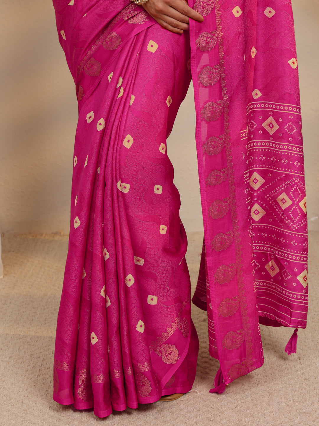 Pink Bandhani Printed Silk Blend Saree With Unstitched Blouse Piece