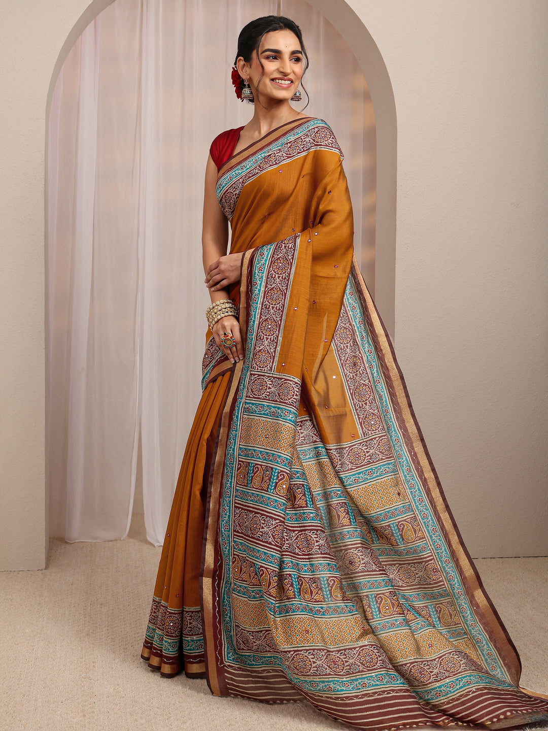 Mustard Solid Silk Blend Saree With Unstitched Blouse Piece