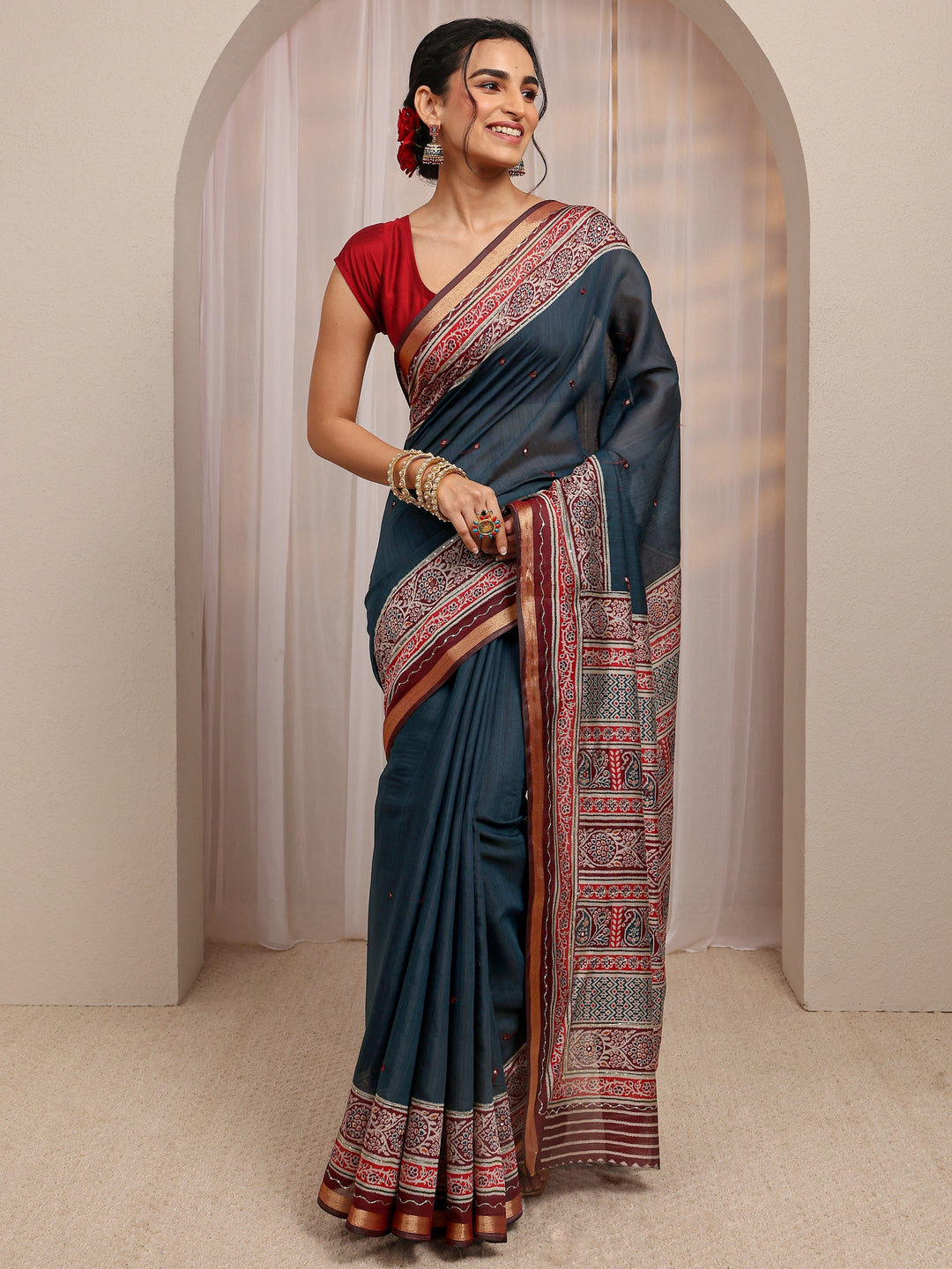 Navy Blue Solid Silk Blend Saree With Unstitched Blouse Piece