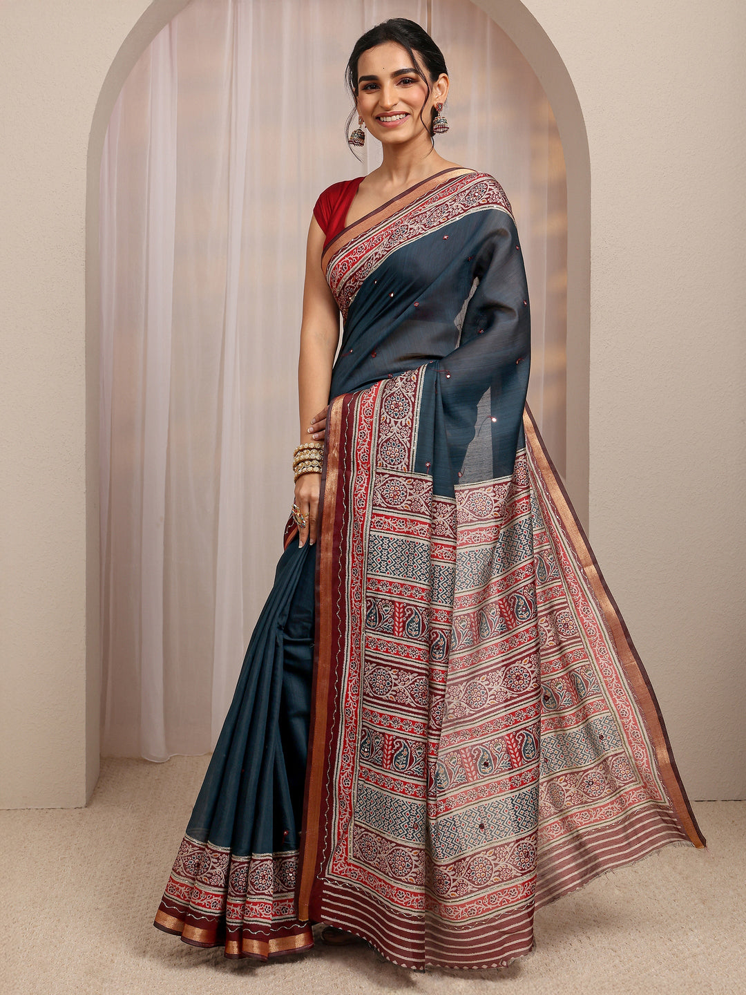 Navy Blue Solid Silk Blend Saree With Unstitched Blouse Piece