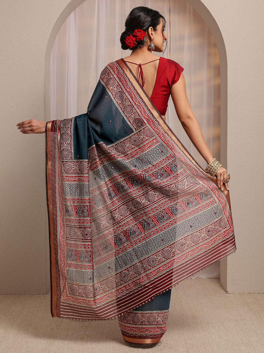Navy Blue Solid Silk Blend Saree With Unstitched Blouse Piece