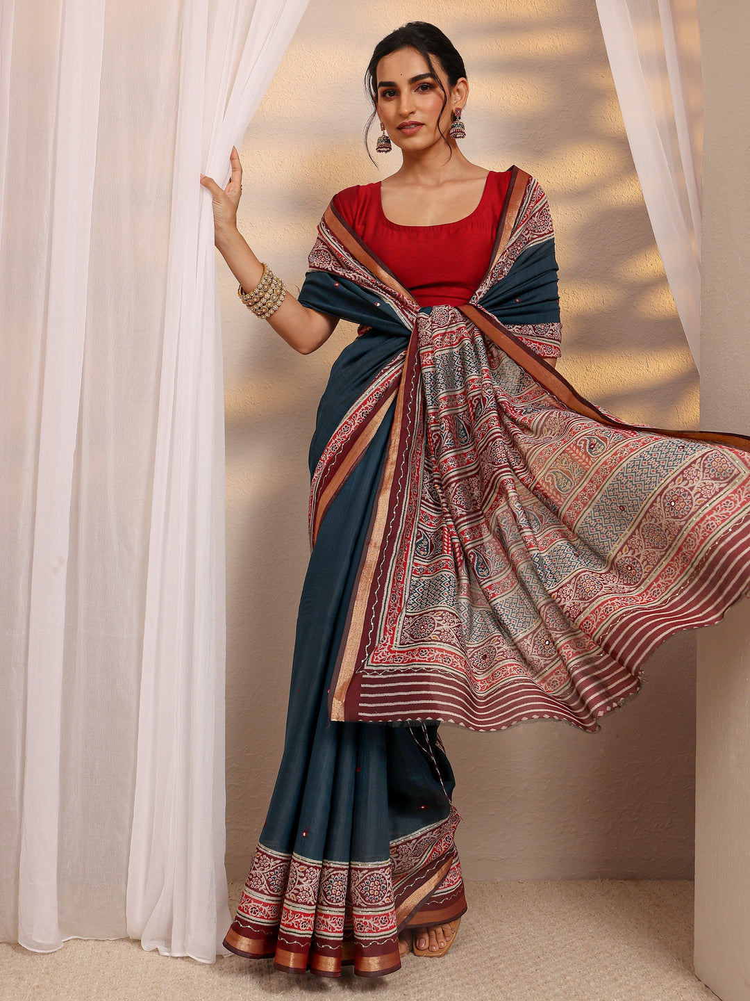 Navy Blue Solid Silk Blend Saree With Unstitched Blouse Piece