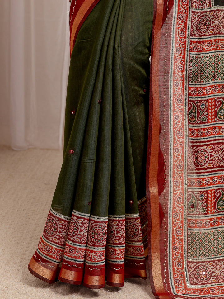 Green Solid Silk Blend Saree With Unstitched Blouse Piece