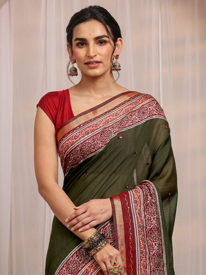 Green Solid Silk Blend Saree With Unstitched Blouse Piece
