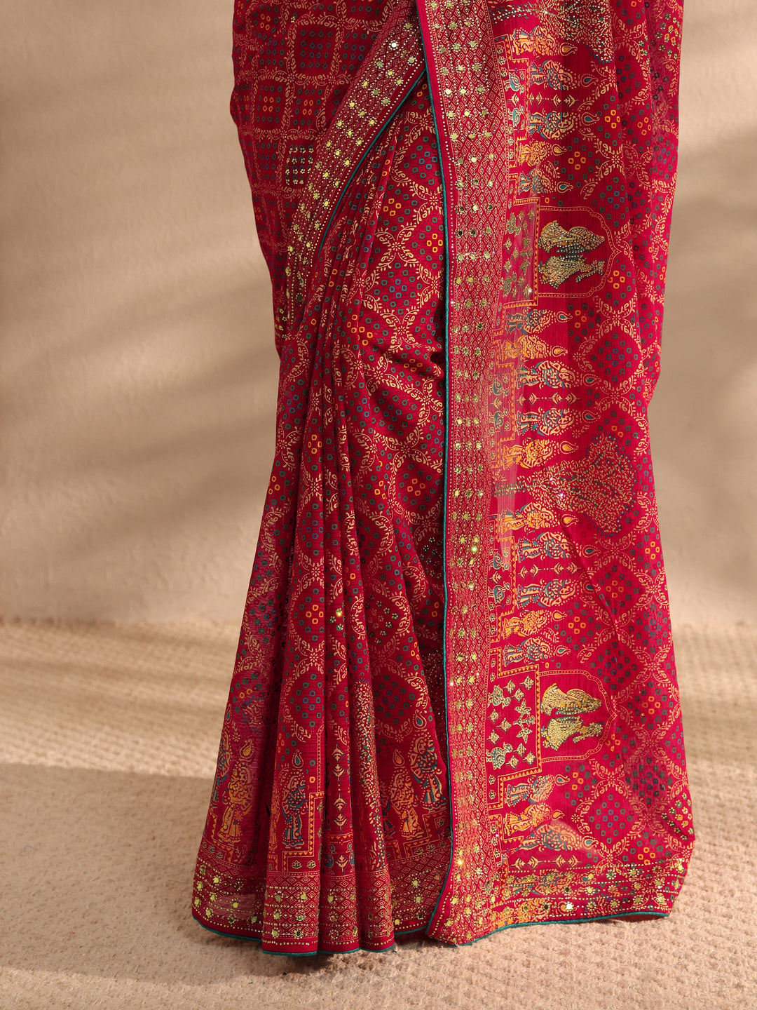 Red Bandhani Printed Silk Blend Saree With Unstitched Blouse Piece