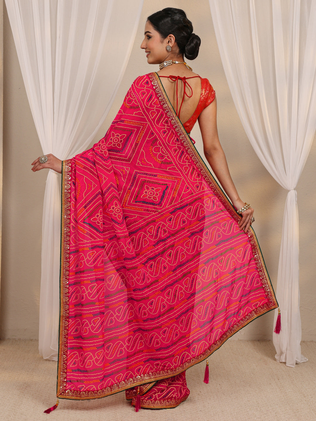 Pink Bandhani Printed Silk Blend Saree With Unstitched Blouse Piece