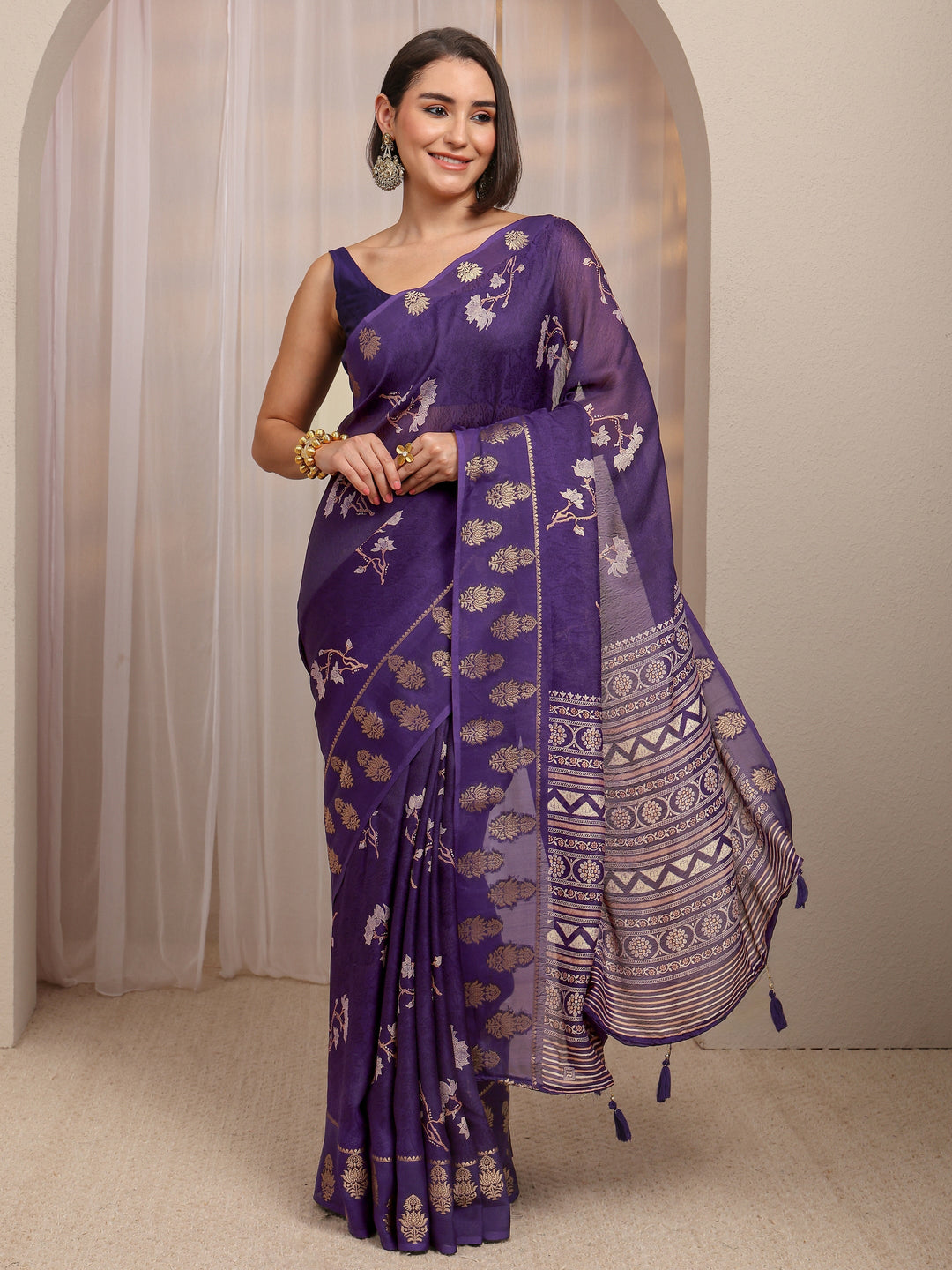 Purple Floral Print Jacquard  Silk Blend Saree 
With Unstitched Blouse Piece