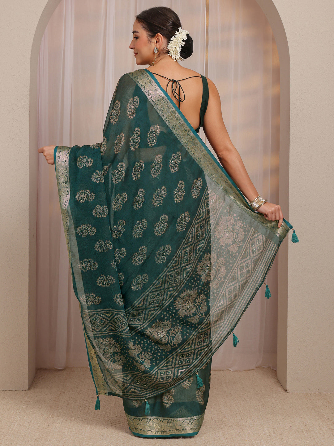 Blue Floral Print Jacquard  Silk Blend Saree 
With Unstitched Blouse Piece