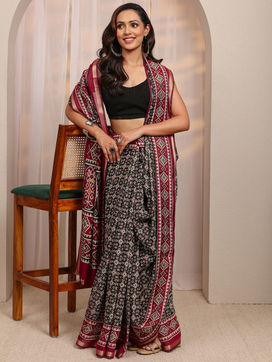 Black Ethnic Motif Printed Silk Blend Saree 
With Unstitched Blouse Piece