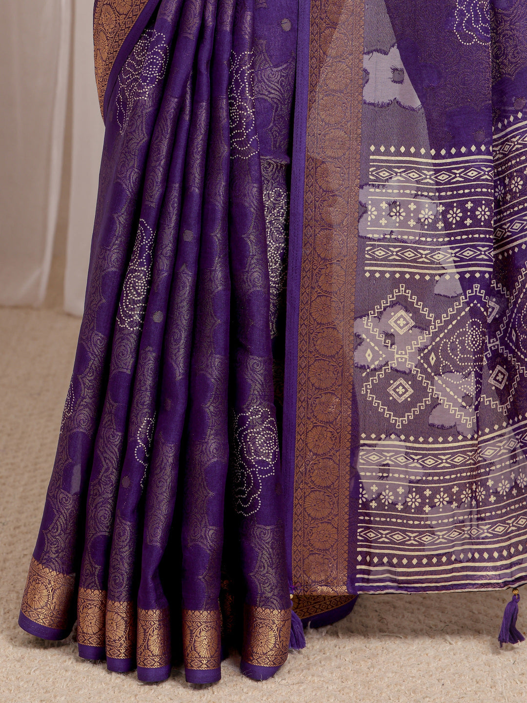 Purple Floral Woven Design Jacquard Silk Blend Saree With Unstitched Blouse Piece