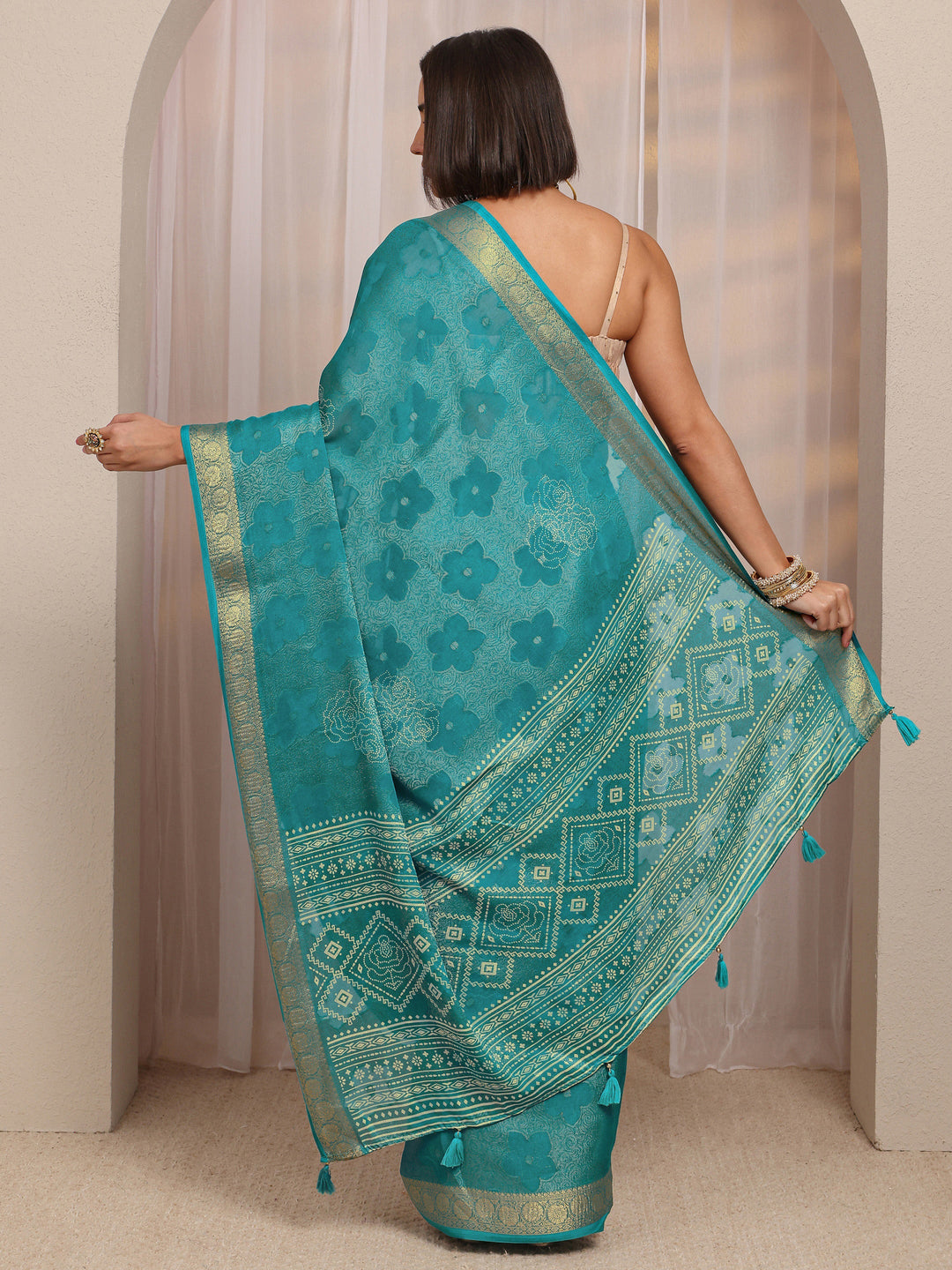 Blue Floral Woven Design Jaacquard Silk Blend Saree With Unstitched Blouse Piece