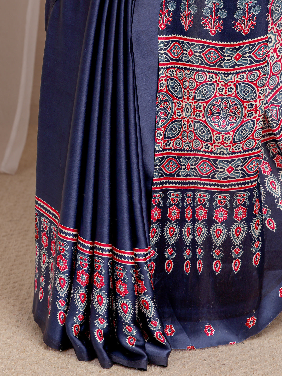 Navy Blue Ethnic Motifs Prined Silk Blend Saree  With Unstitched Blouse Piece