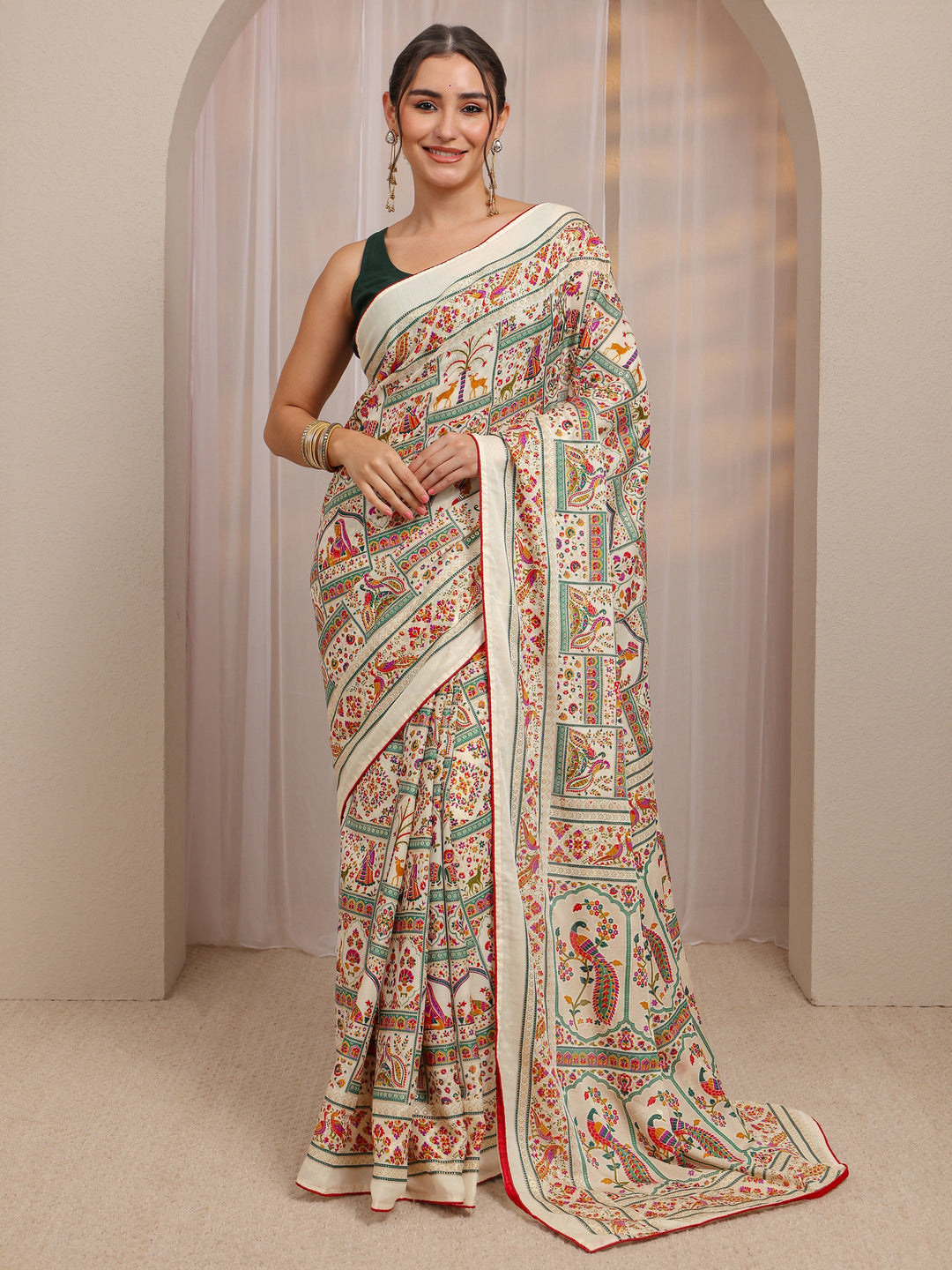 Ivory Ethnic Motifs Printed Silk Blend Saree
With Unstitched Blouse Piece