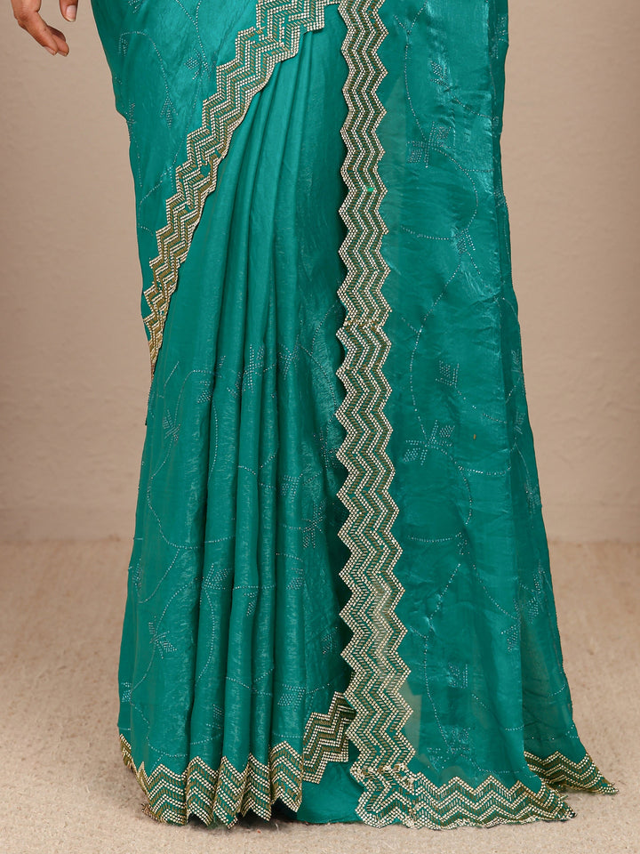 Green Embellished Silk Blend Saree
With Unstitched Blouse Piece