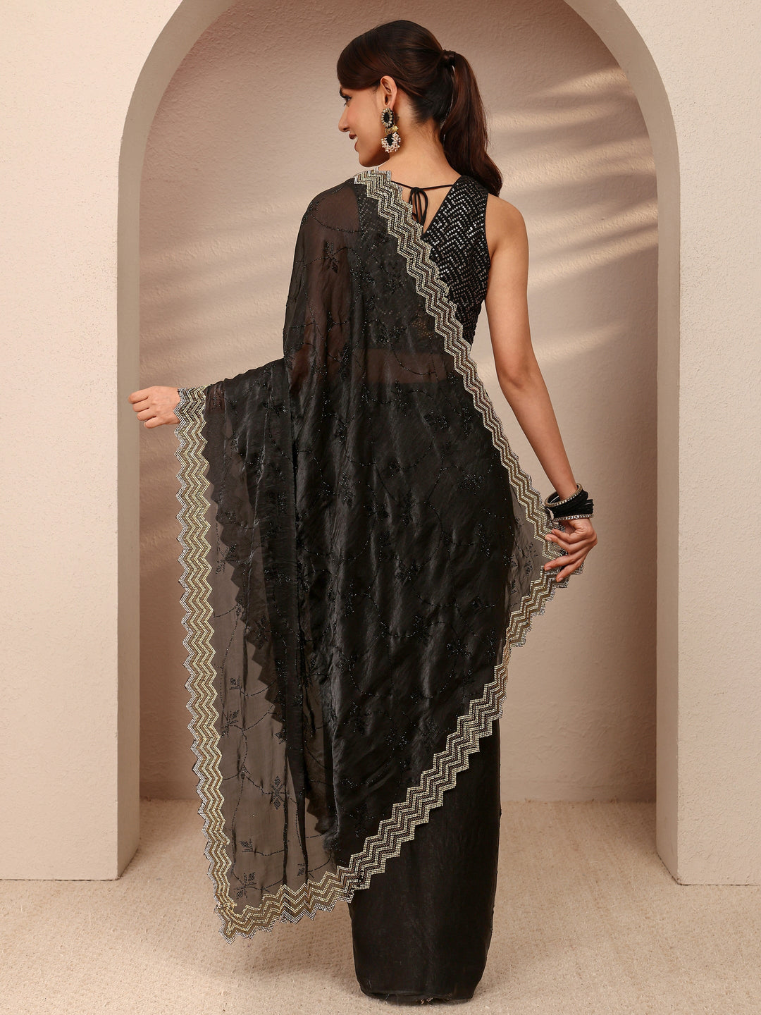 Black Embellished Silk Blend Saree
With Unstitched Blouse Piece