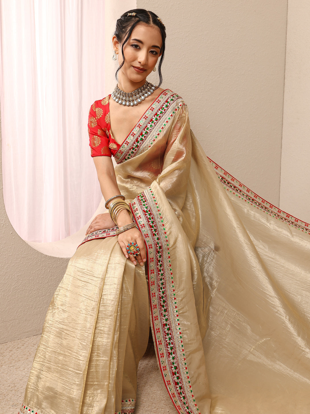 Gold Solid Silk Blend Saree With Unstitched Blouse Piece