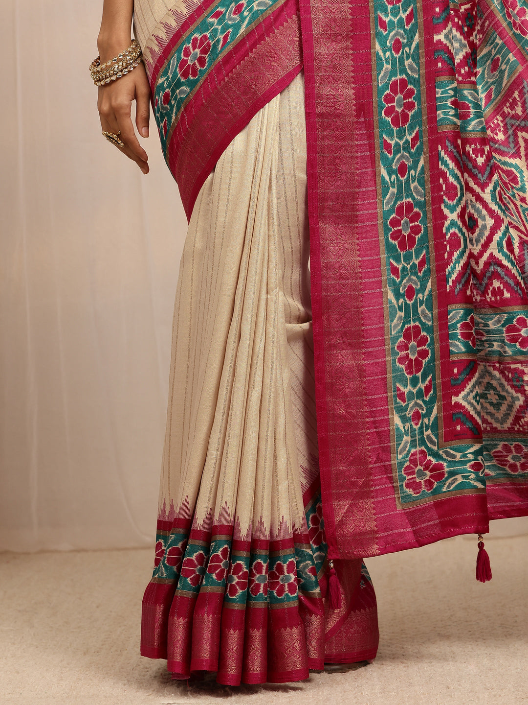 Beige Ethnic Printed Silk Blend Saree 
With Unstitched Blouse Piece