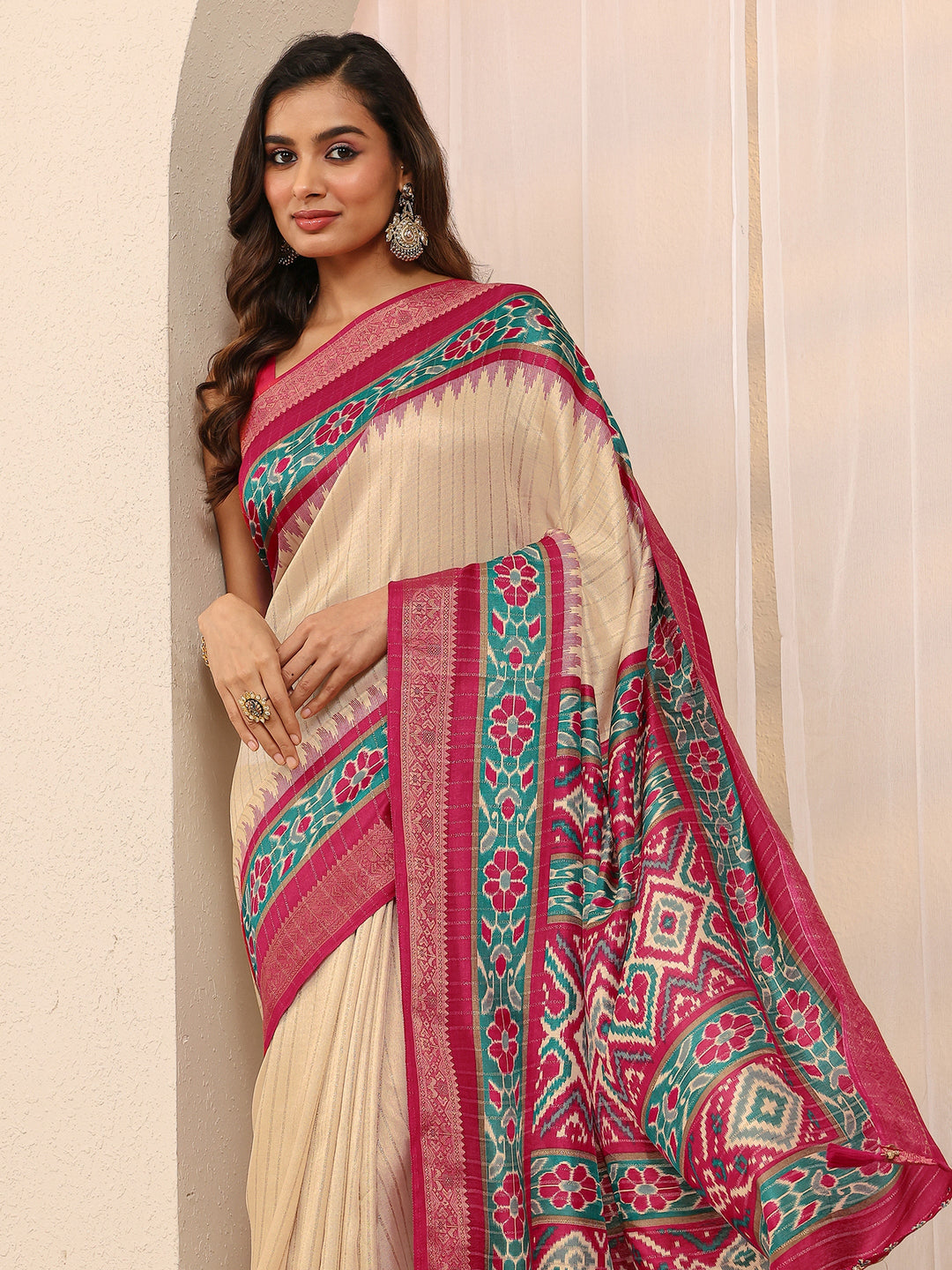 Beige Ethnic Printed Silk Blend Saree 
With Unstitched Blouse Piece