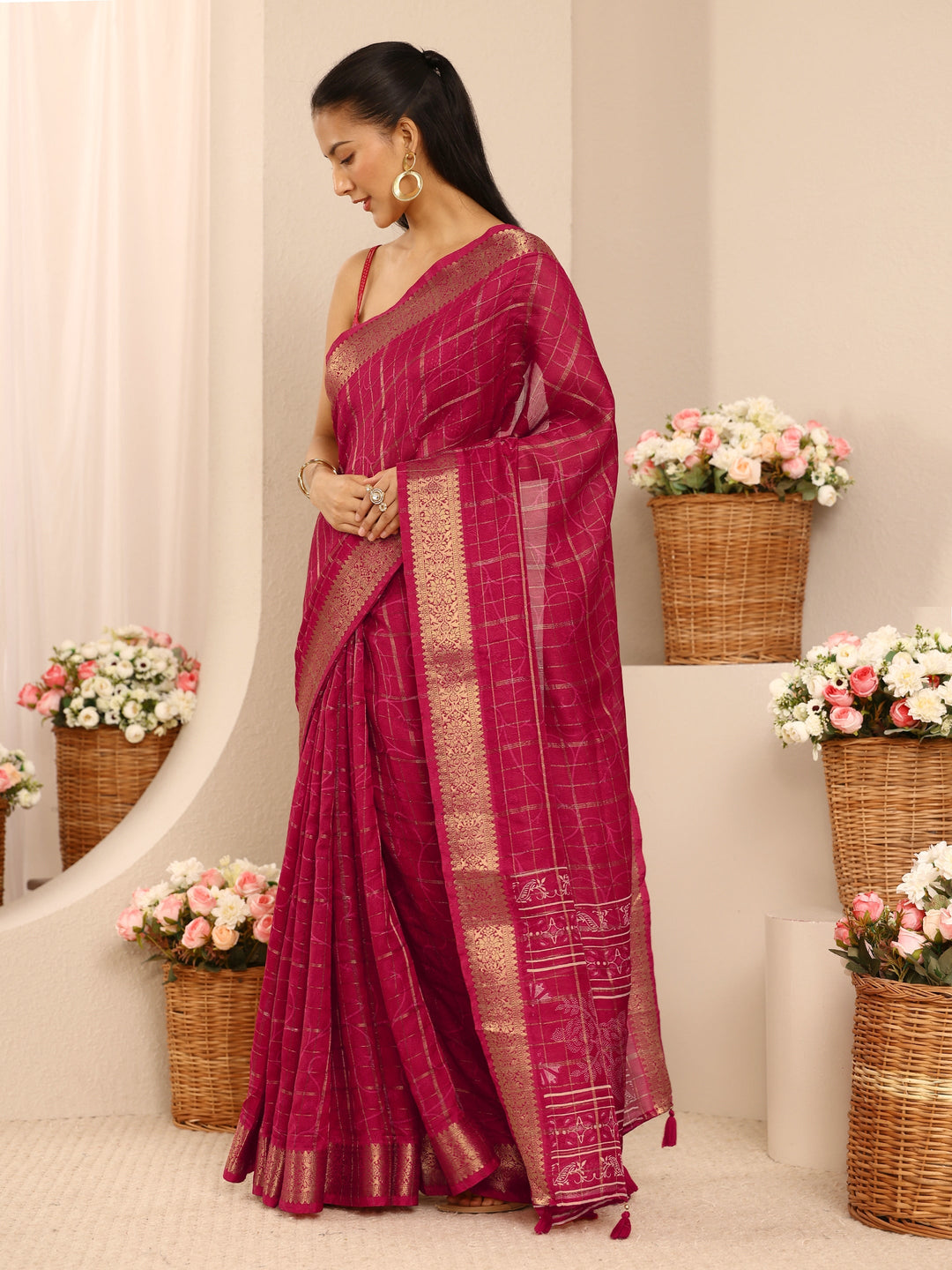 Red Abstract Printed Silk Blend Saree With Unstitched Blouse Piece