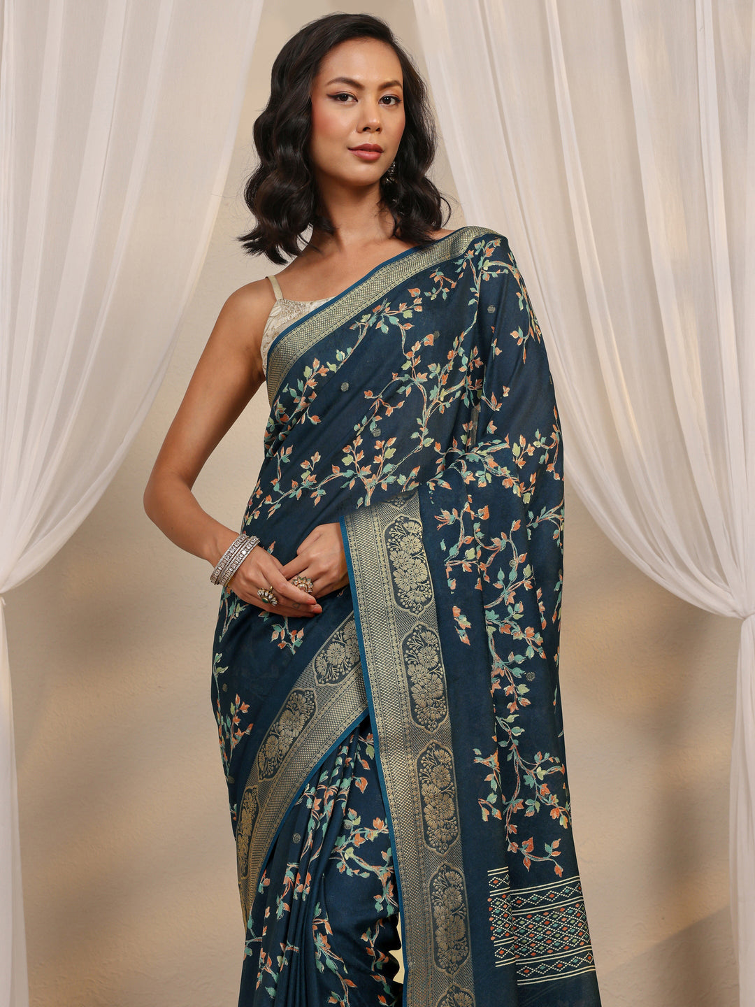 Navy Blue Floral Printed Silk Blend Saree With Unstitched Blouse Piece