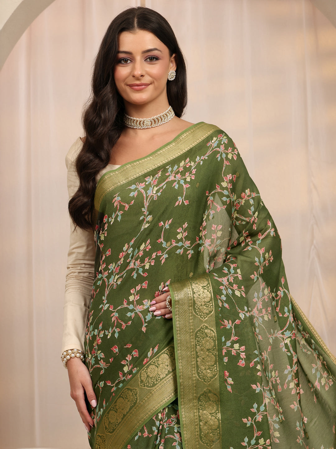 Green Floral Printed Silk Blend Saree 
With Unstitched Blouse Piece