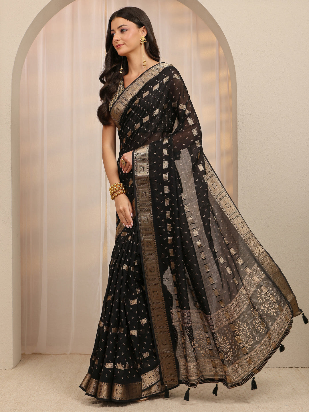 Black Floral Woven Design Silk Blend Saree 
With Unstitched Blouse Piece