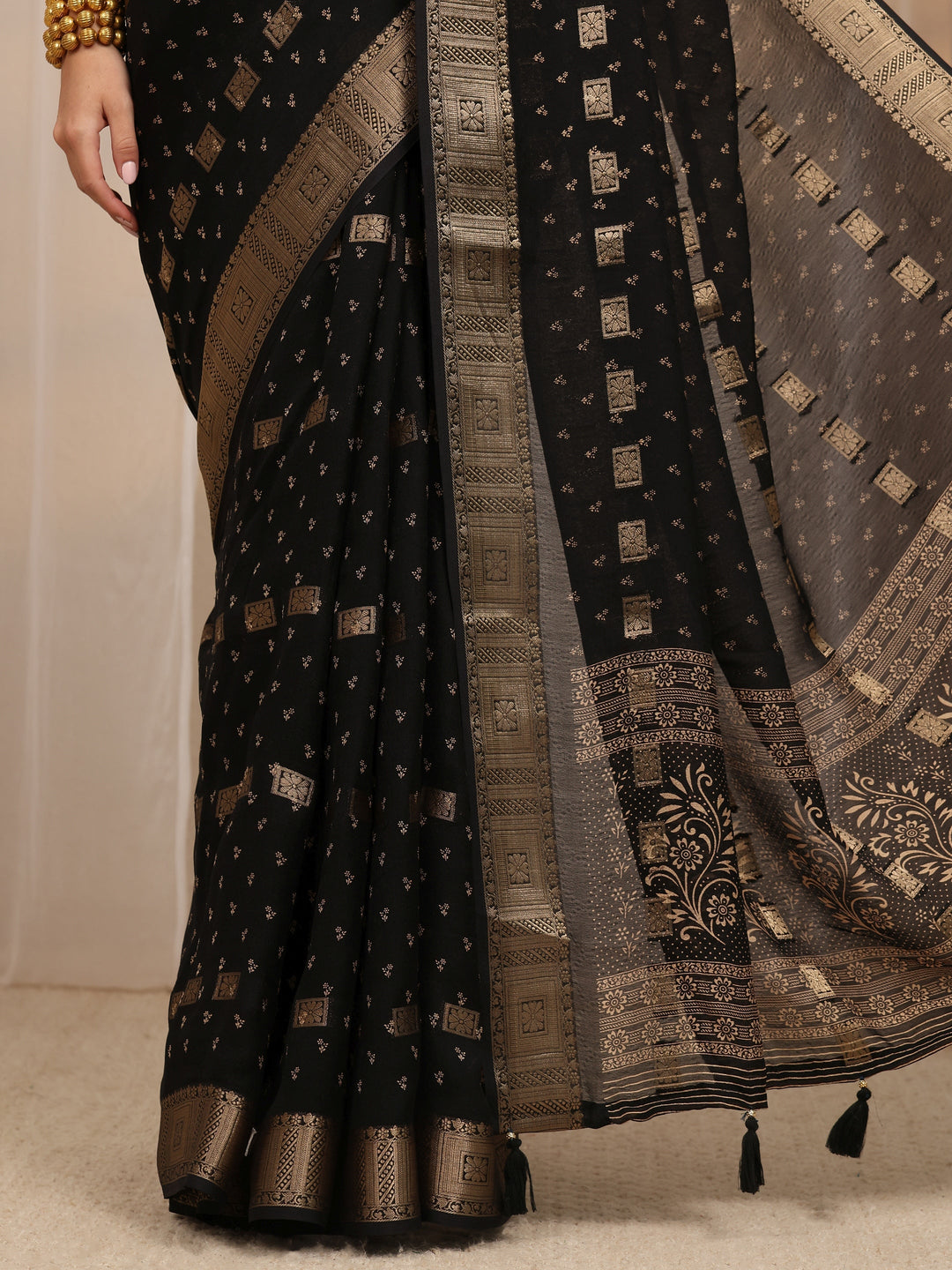Black Floral Woven Design Silk Blend Saree 
With Unstitched Blouse Piece