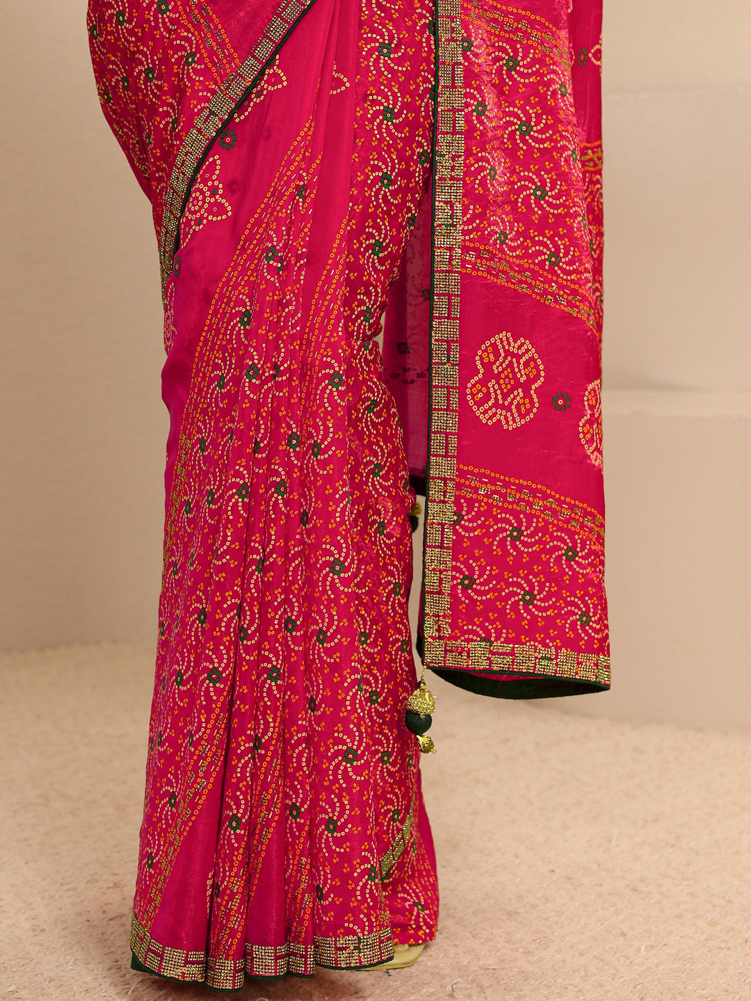 Pink Bandhani Printed Silk Blend Saree With Unstitched Blouse Piece