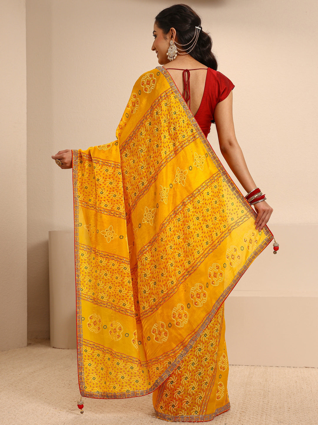 Mustard Bandhani Printed Silk Blend Saree With Unstitched Blouse Piece