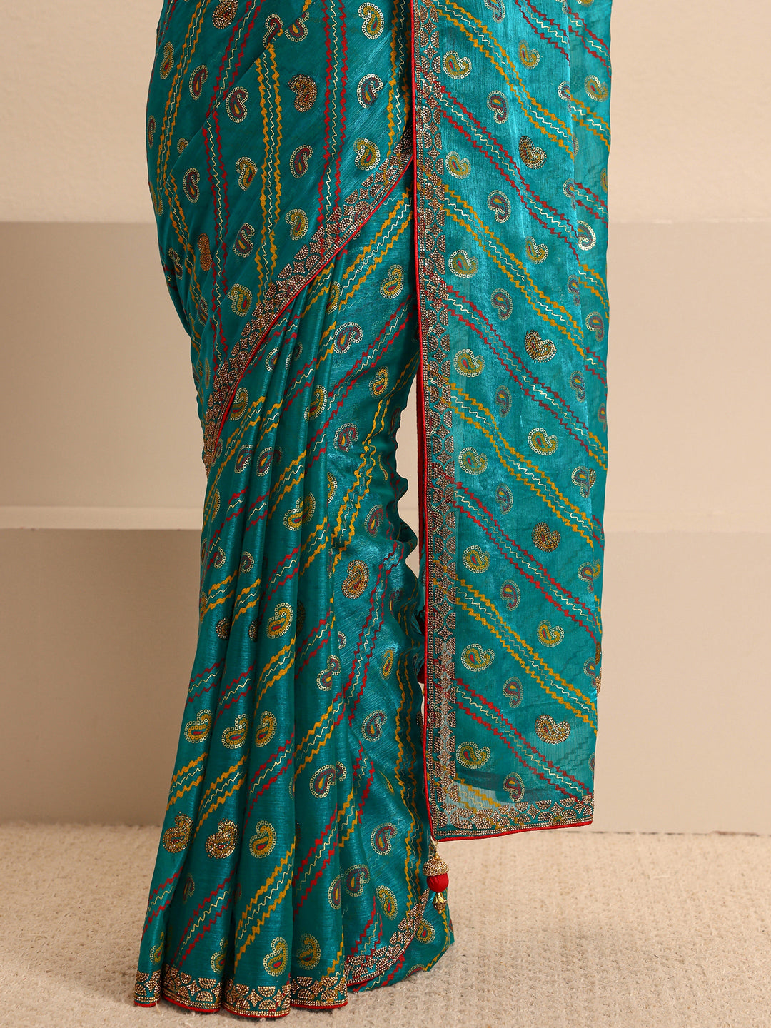 Green Paisley Printed Silk Blend Saree With Unstitched Blouse Piece