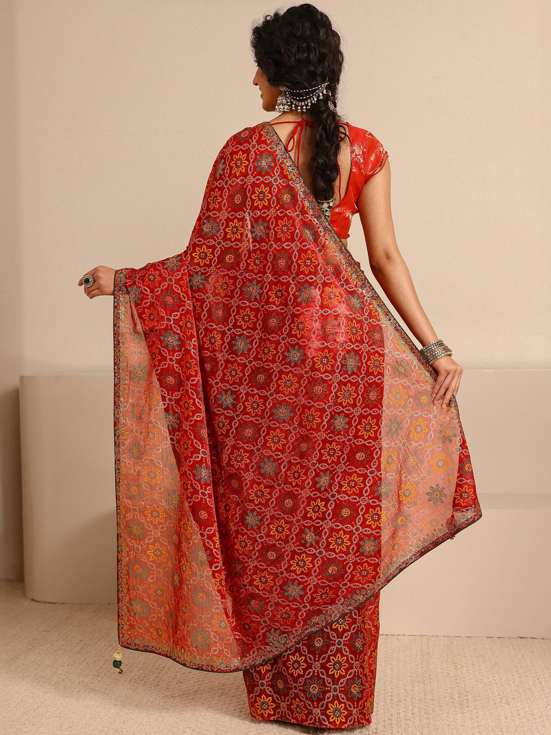Red Bandhani Printed Silk Blend Saree With Unstitched Blouse Piece