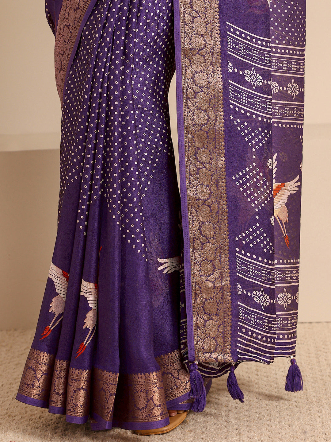 Purple Quirky Printed Silk Blend Saree With Unstitched Blouse Piece