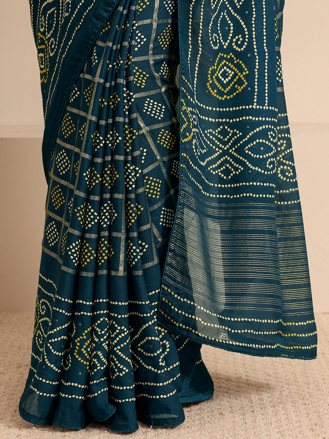 Navy Blue Quirky Printed Silk Blend Saree With Unstitched Blouse Piece