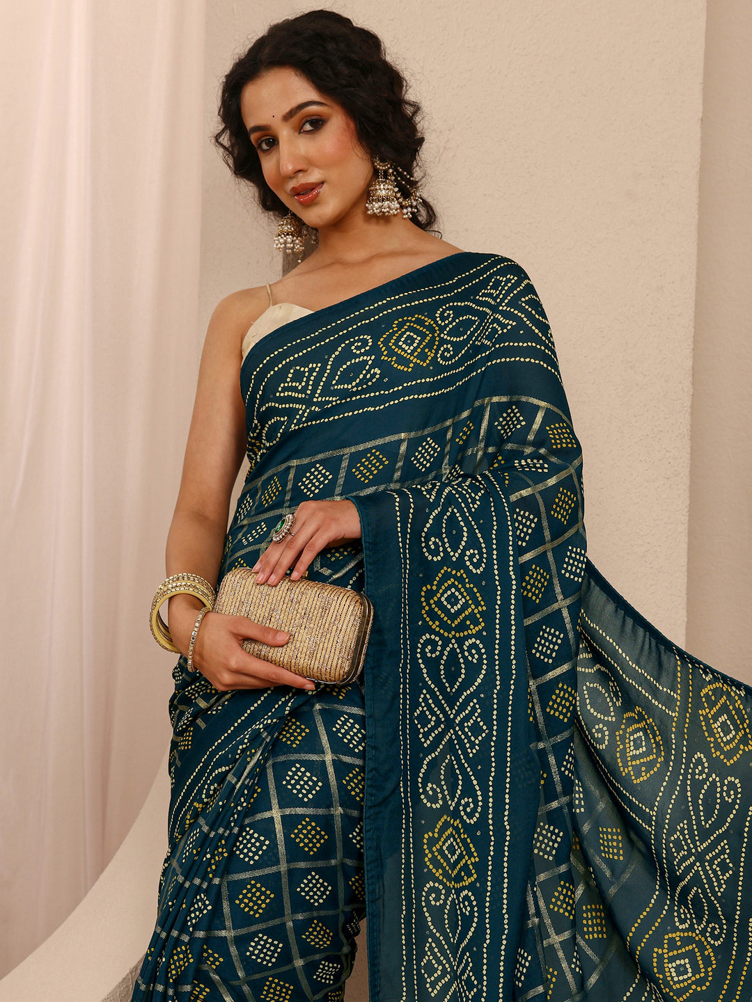 Navy Blue Quirky Printed Silk Blend Saree With Unstitched Blouse Piece