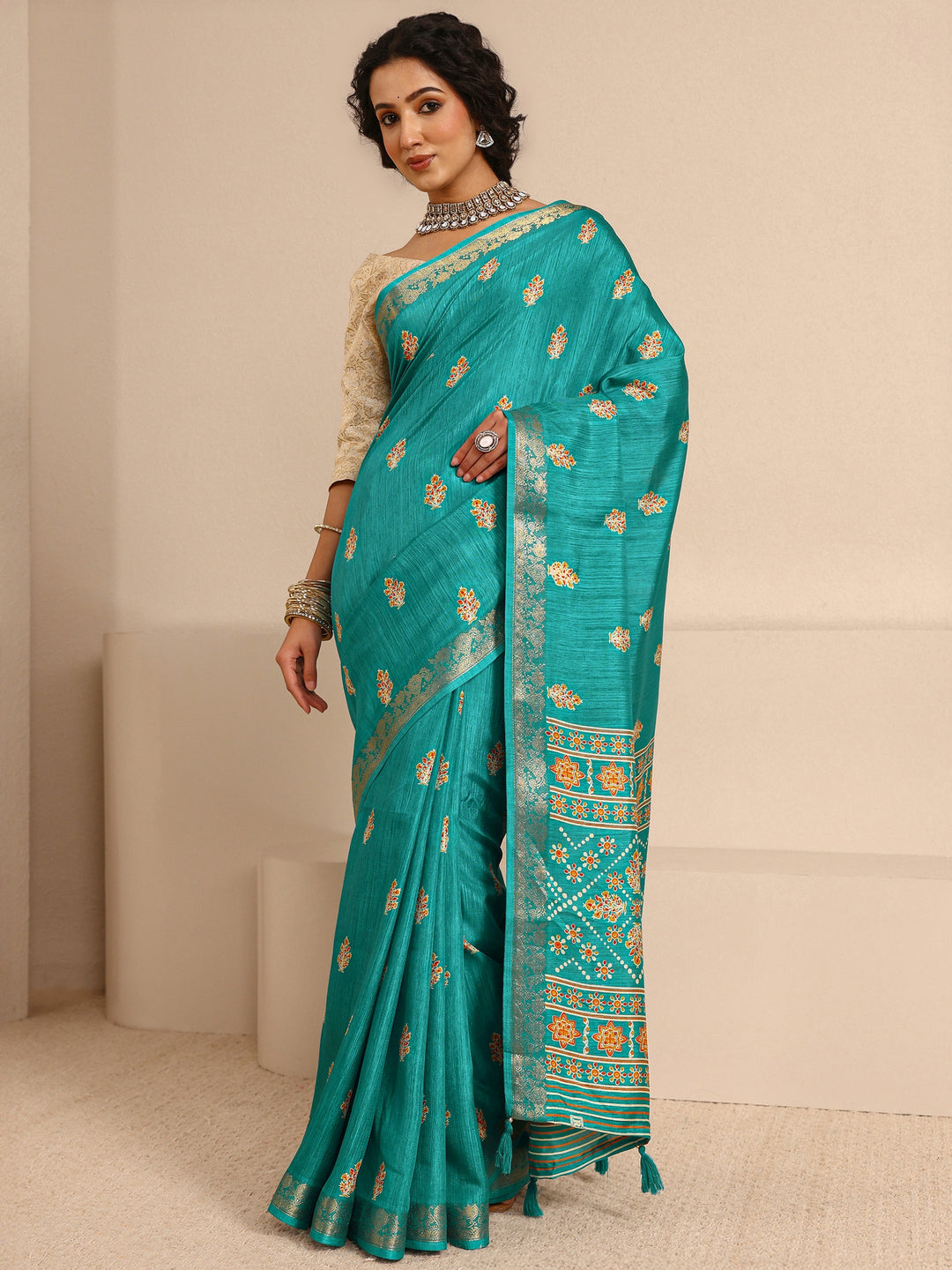 Green Ethnic Motifs Printed Silk Blend Saree With Unstitched Blouse Piece