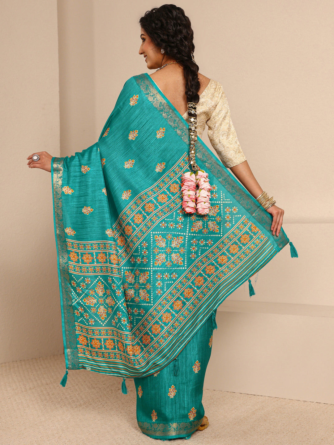 Green Ethnic Motifs Printed Silk Blend Saree With Unstitched Blouse Piece