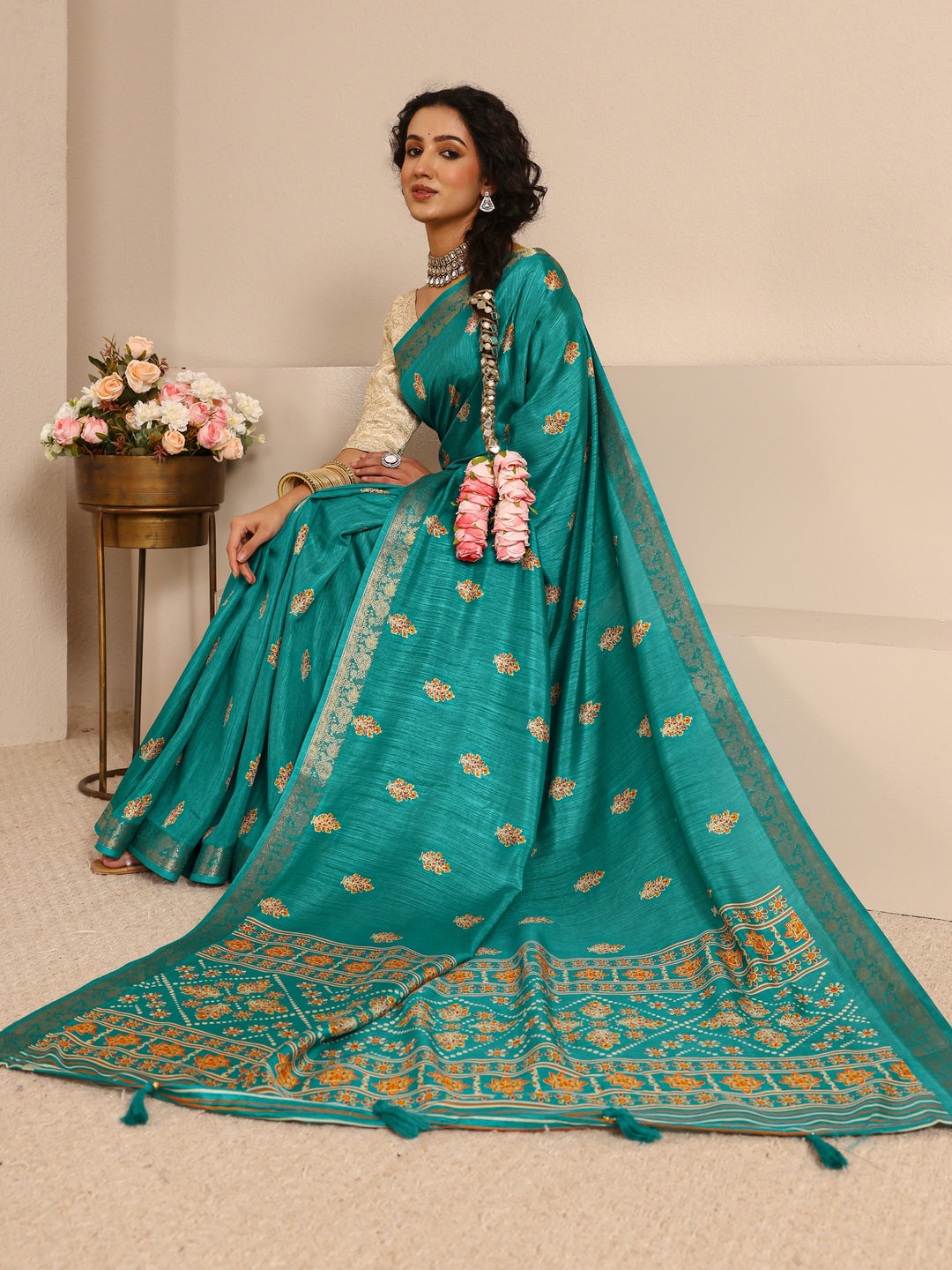 Green Ethnic Motifs Printed Silk Blend Saree With Unstitched Blouse Piece