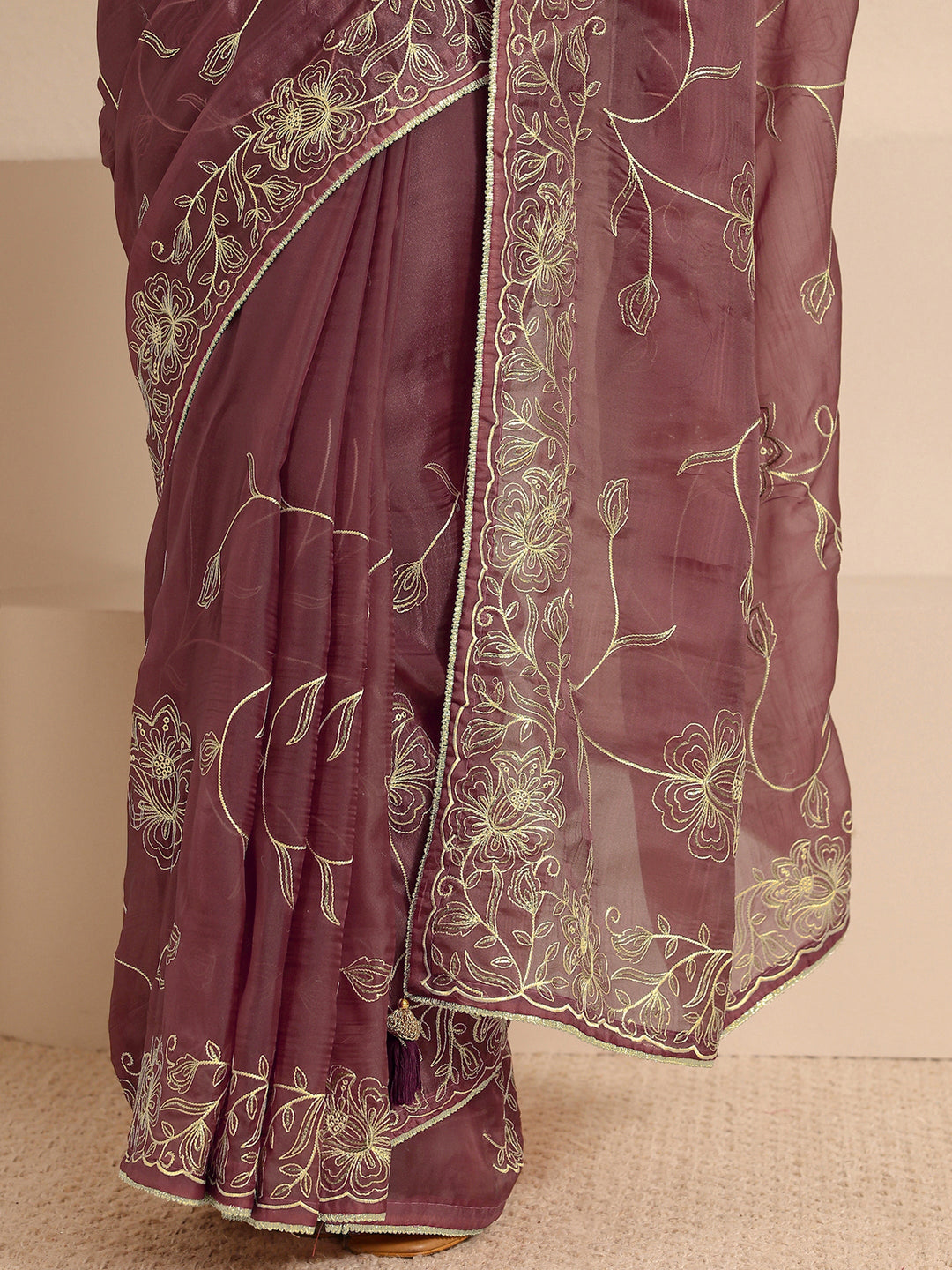 Mauve Floral Embellished Silk Blend Saree With Unstitched Blouse Piece