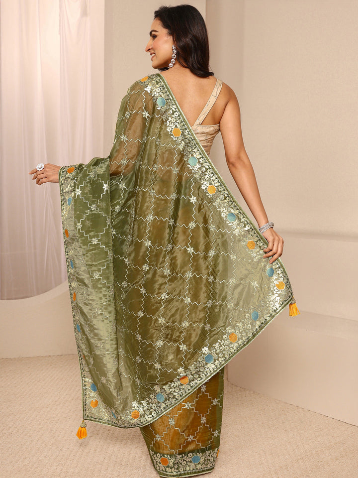 Green Embellished Silk Blend Saree With Unstitched Blouse Piece