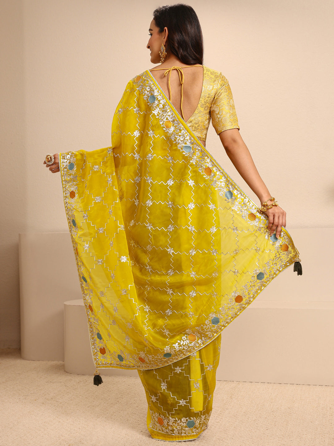 Mustard Embellished Silk Blend Saree With Unstitched Blouse Piece