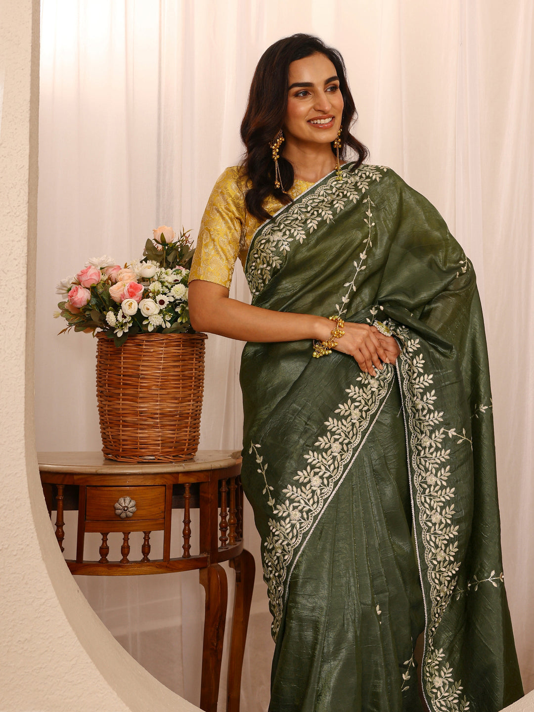 Green Embellished Silk Blend Saree With Unstitched Blouse Piece