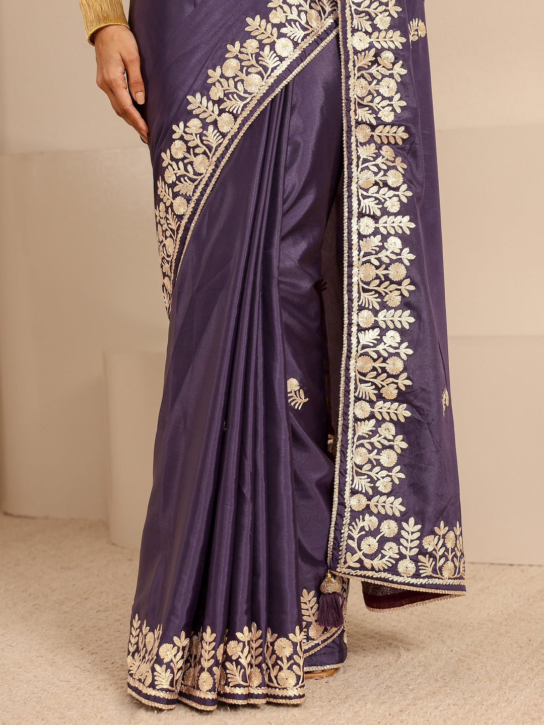 Purple Embroidered Silk Blend Saree With Unstitched Blouse Piece