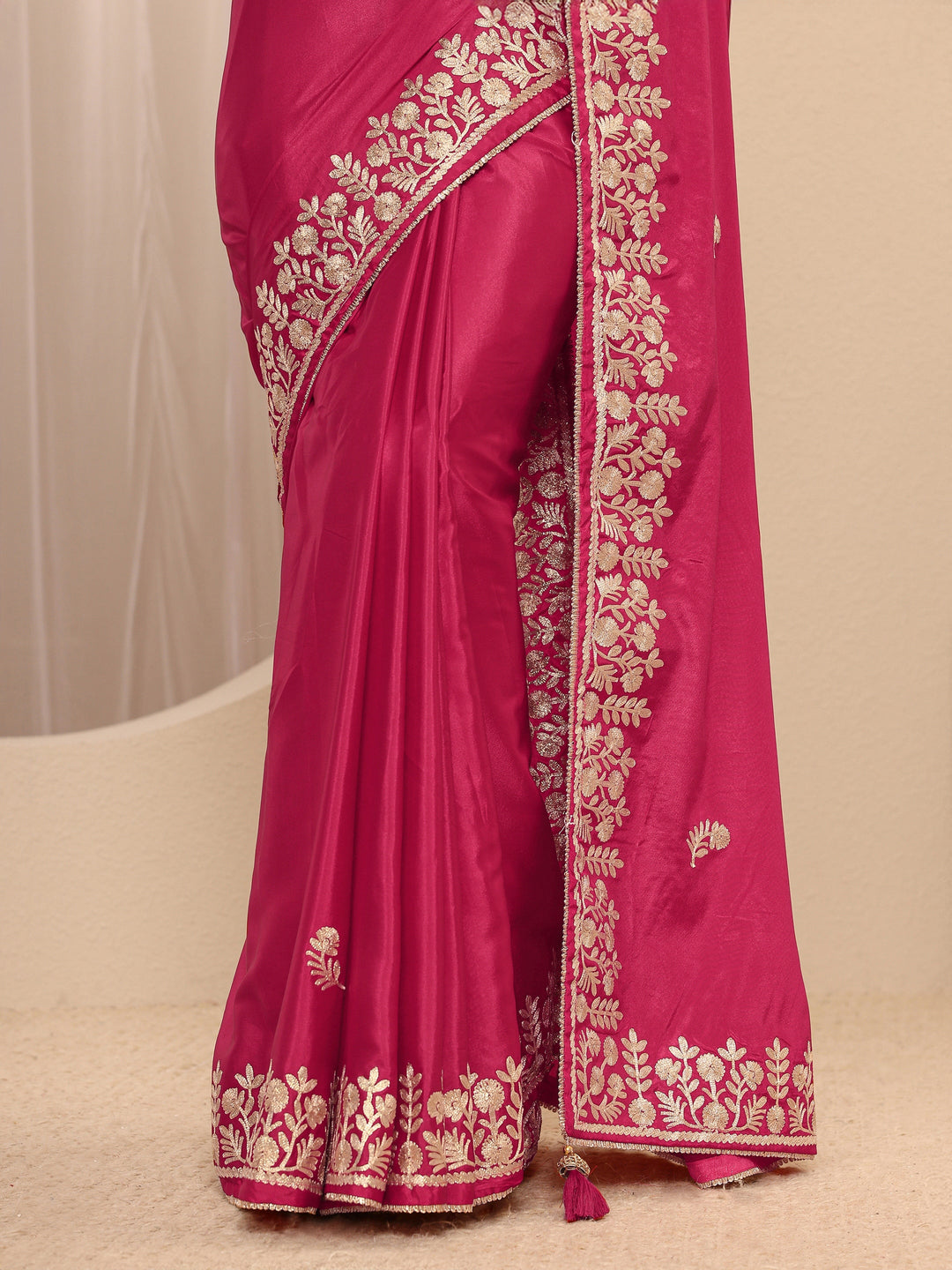 Pink Embellished Silk Blend Saree With Unstitched Blouse Piece