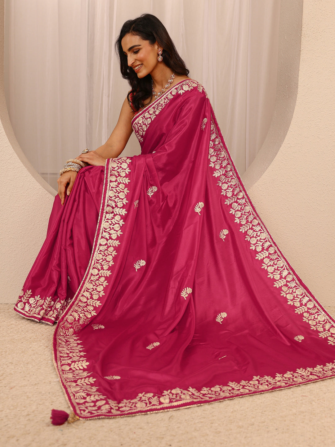 Pink Embellished Silk Blend Saree With Unstitched Blouse Piece