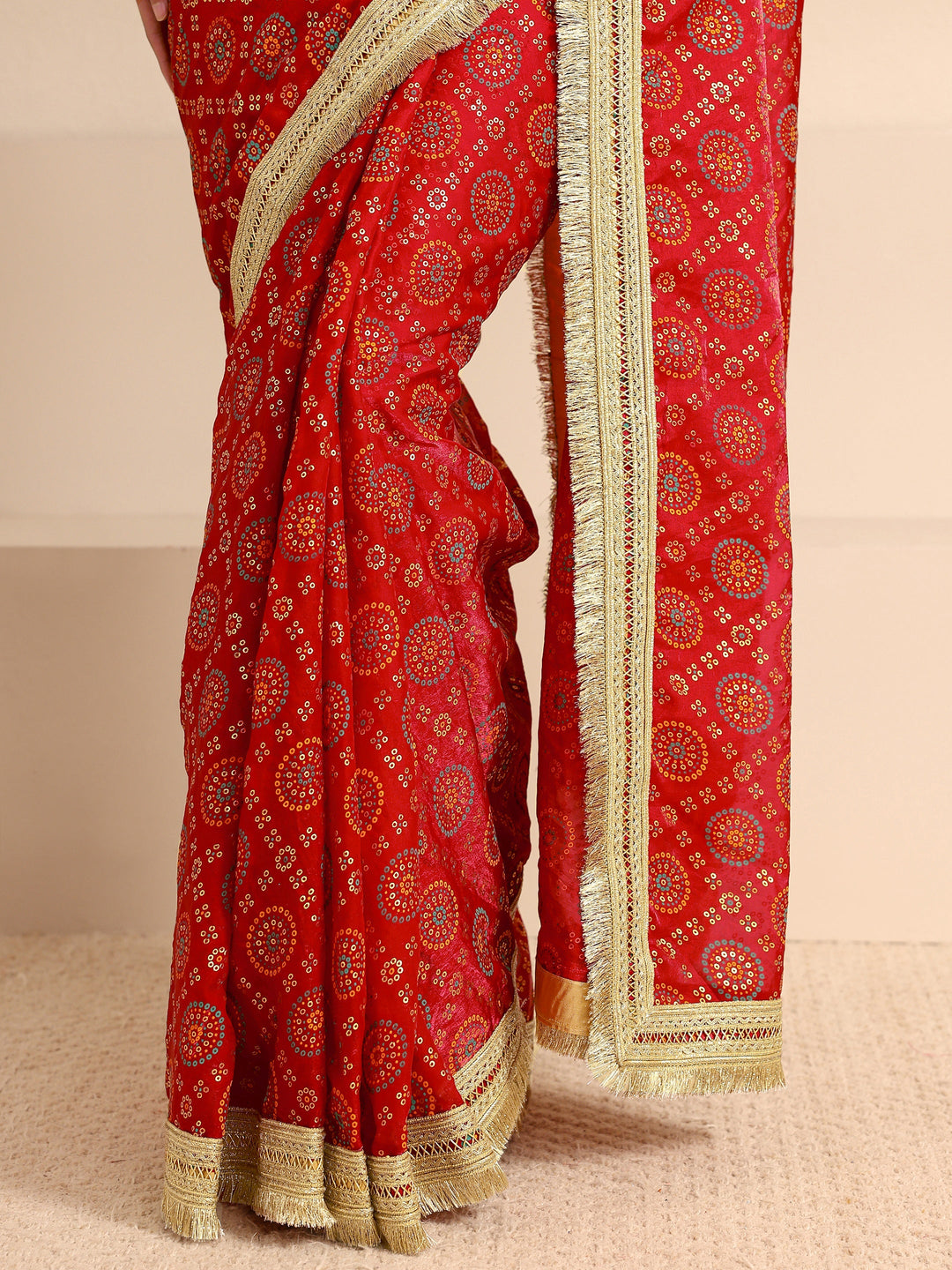 Red Bandhani Printed Silk Blend Saree With Unstitched Blouse Piece